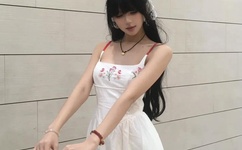 我半夜摸睡着的妺妺下面的小说